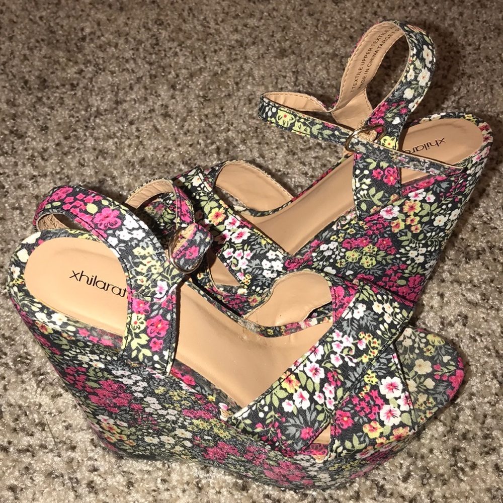 Floral wedge sandals